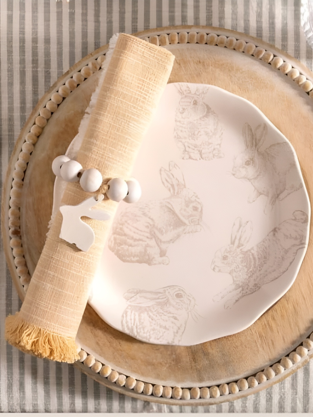 

Duadecor Beige Wooden Matte Serving Plates, Brown