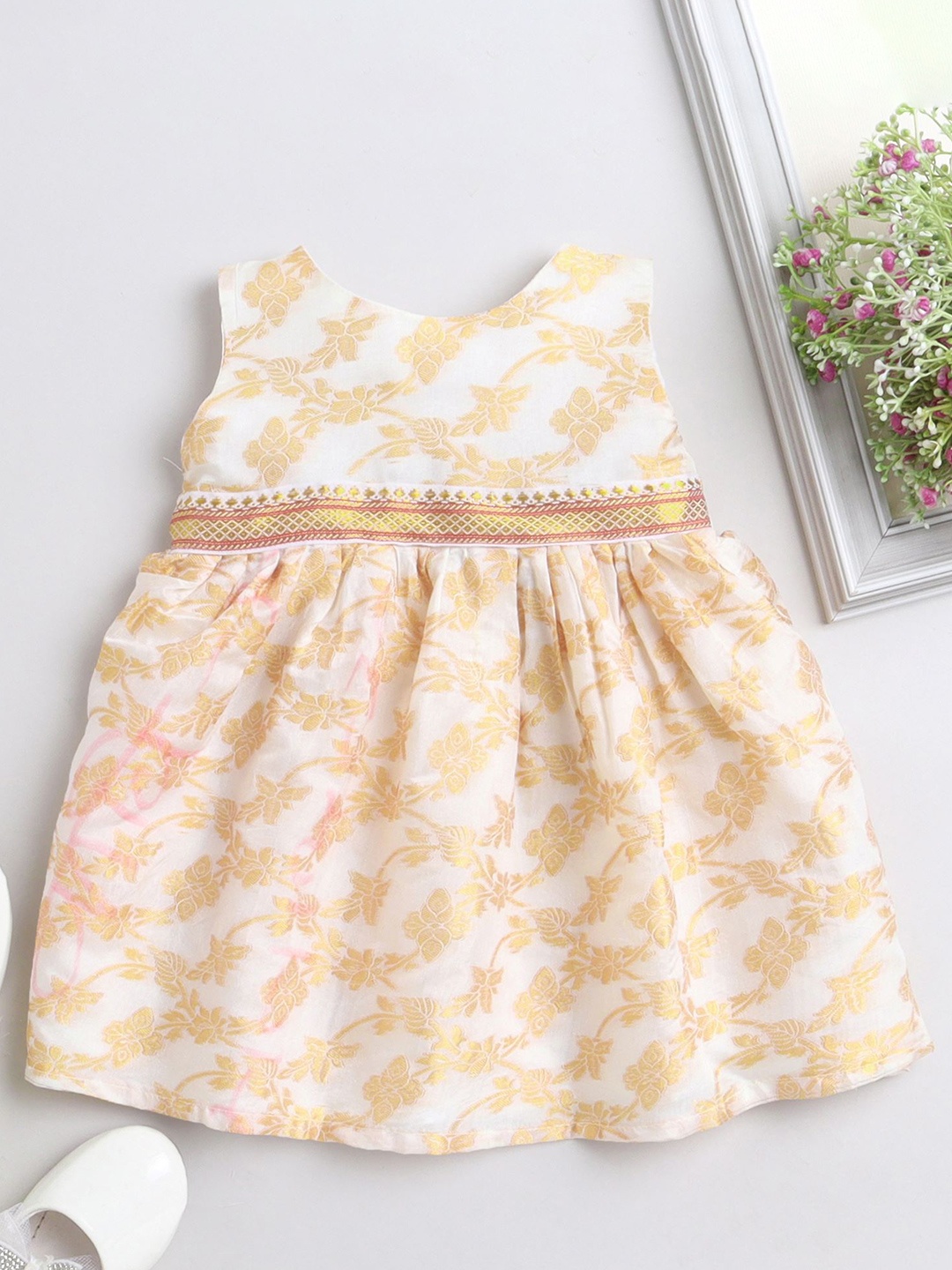 

MANY FROCKS & Infant Girls Floral Print Sleeveless Pure Cotton Fit And Flare Ethnic Dress, Cream