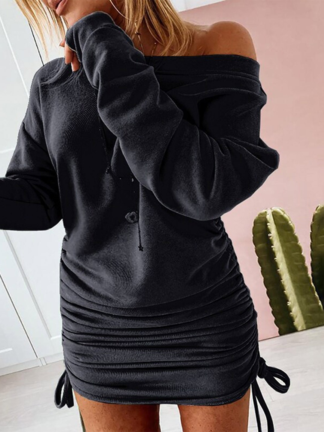 

StyleCast Black Off-Shoulder Long Sleeves Gathered Ruched Sheath Dress