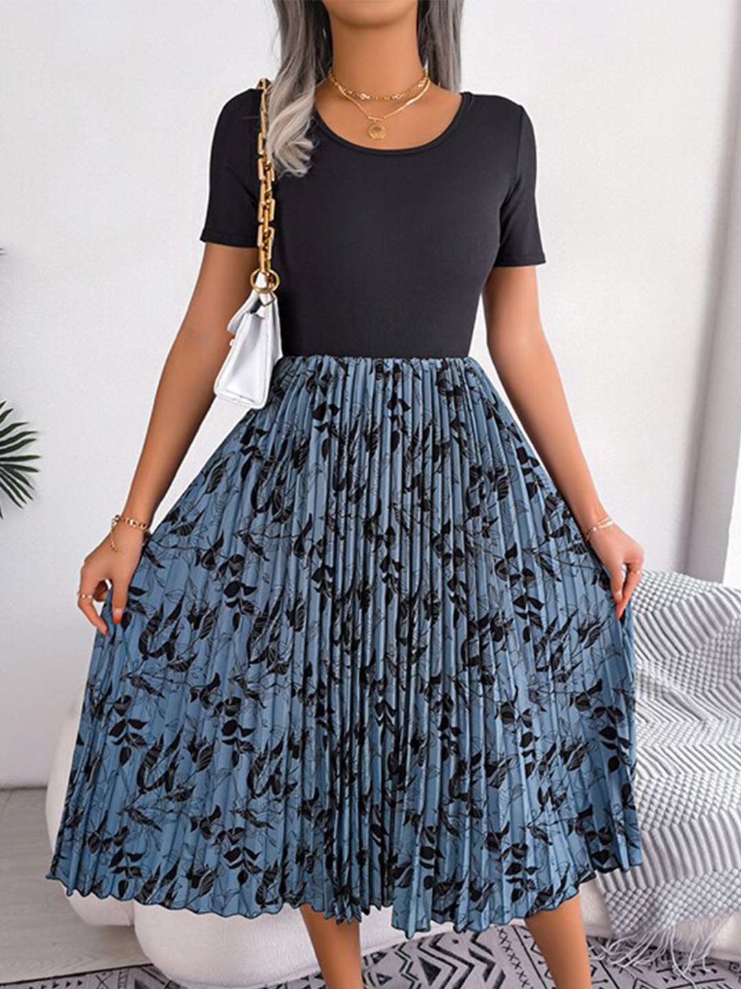 

StyleCast Blue Floral Printed Gathered Fit & Flare Midi Dress