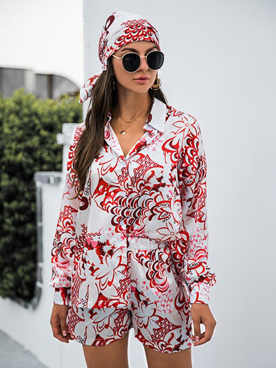 

StyleCast White & Red Floral Printed Shirt & Shorts
