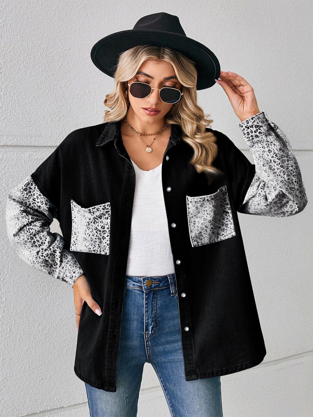 

StyleCast Black & White Regular Fit Abstract Printed Long Sleeves Shacket