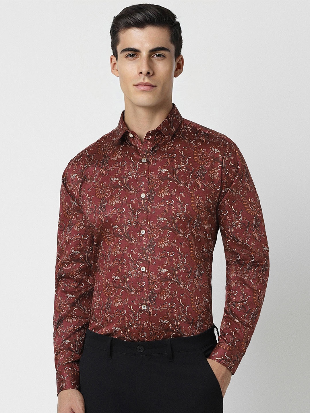 

V Dot Men Maroon Slim Fit Printed Party Shirt