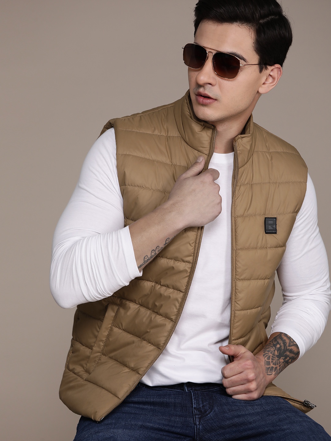 

Roadster Men Lightweight Puffer Jacket, Beige