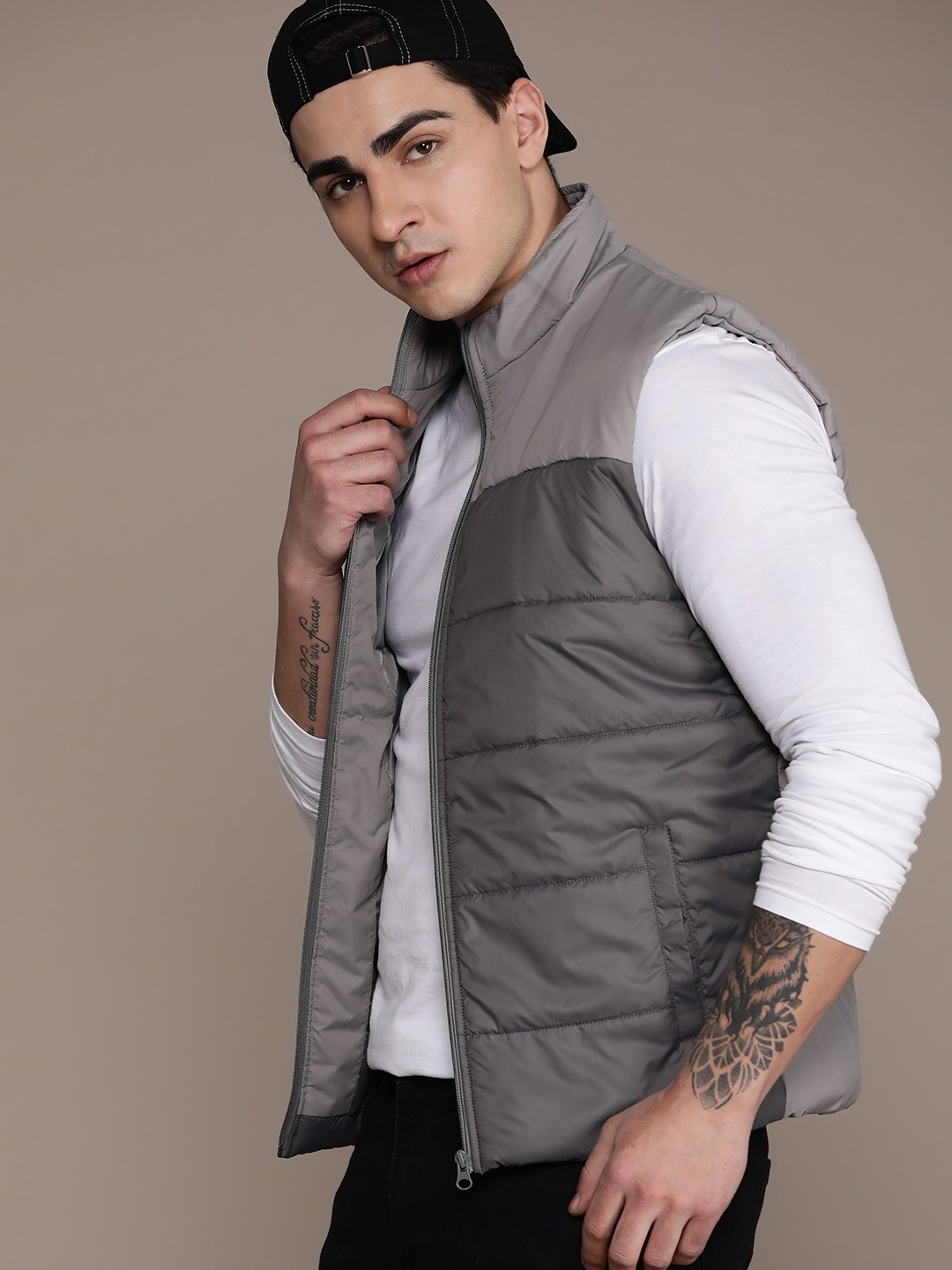

Roadster Men Colourblocked Lightweight Puffer Jacket, Grey
