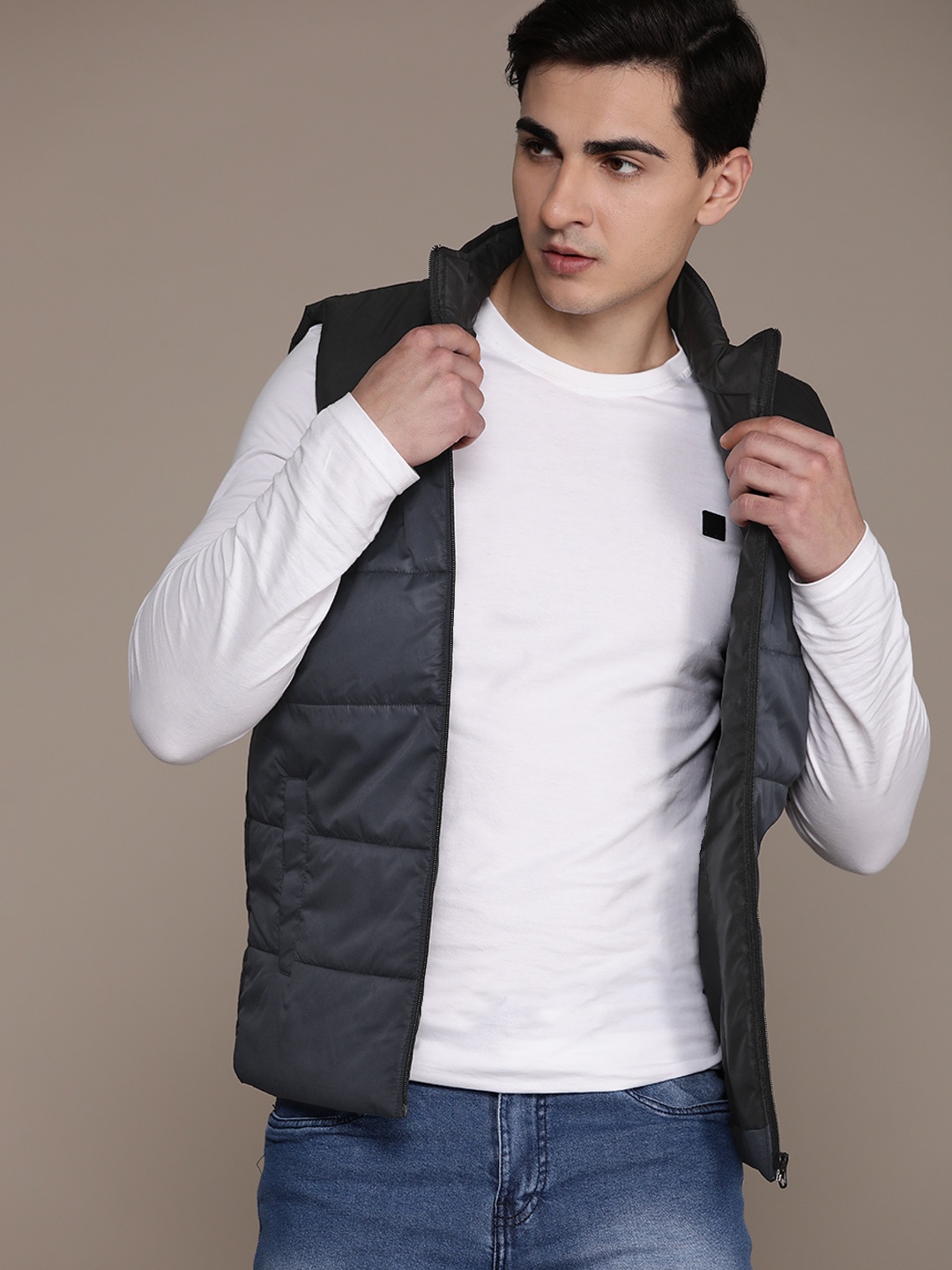 

Roadster Men Colourblocked Lightweight Puffer Jacket, Black
