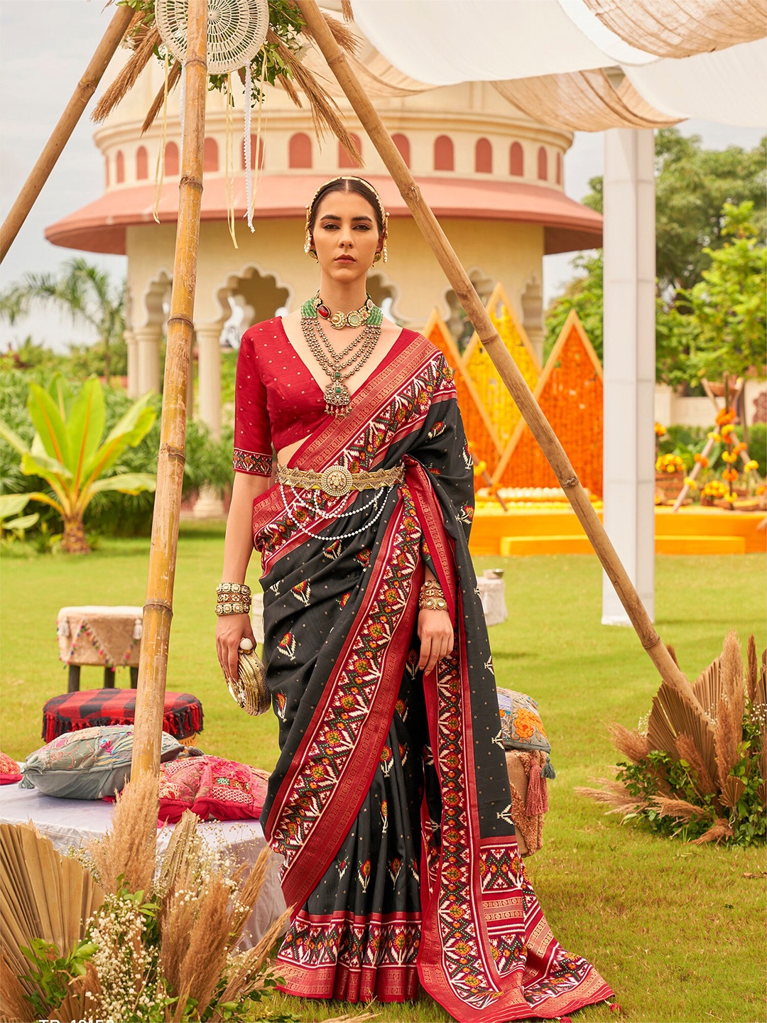 

elora Ethnic Motif Printed Silk Cotton Patola Saree, Black