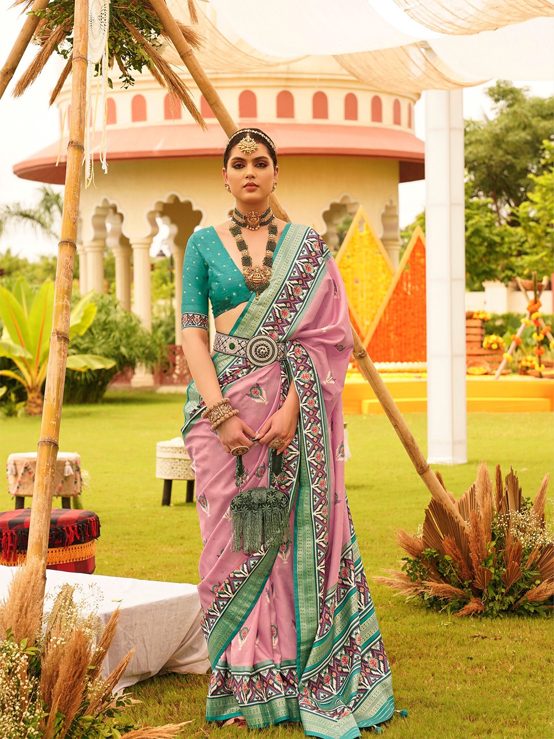 

elora Ethnic Motif Printed Silk Cotton Patola Saree, Pink