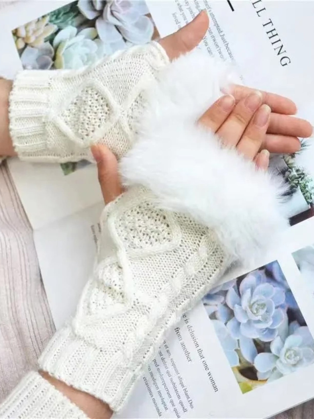 

TIPY TIPY TAP Girls Self-Design Fingerless Woolen Gloves, White