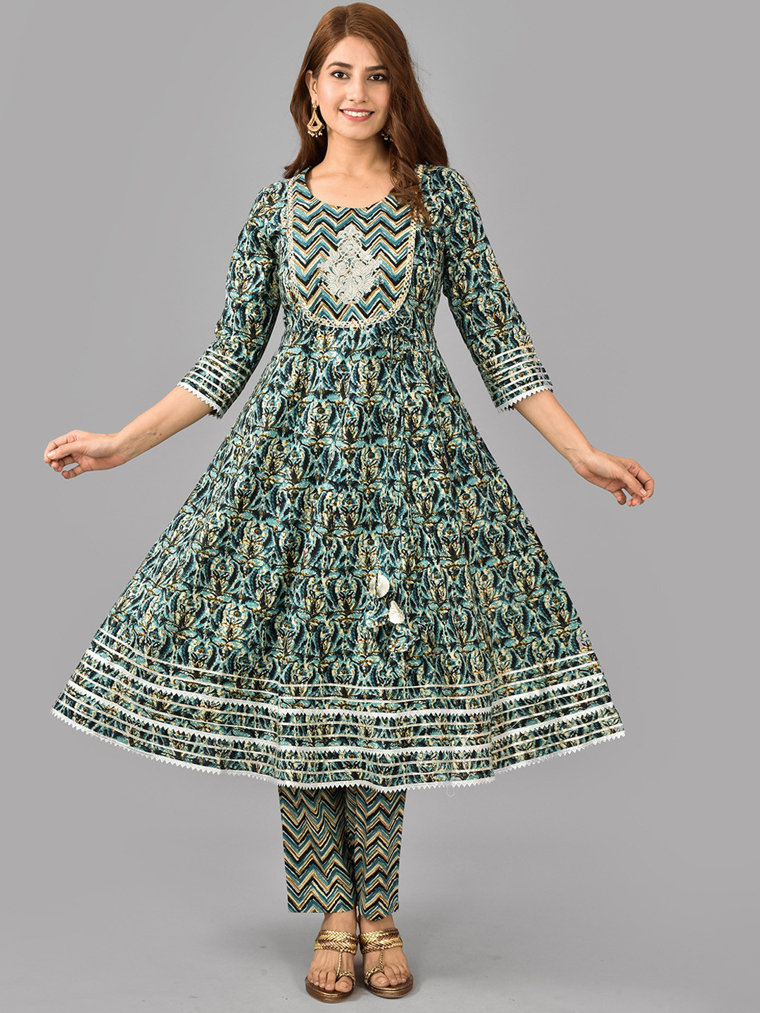 

AAYUMI Ethnic Motifs Printed Regular Thread Work Pure Cotton Kurta with Trousers, Green