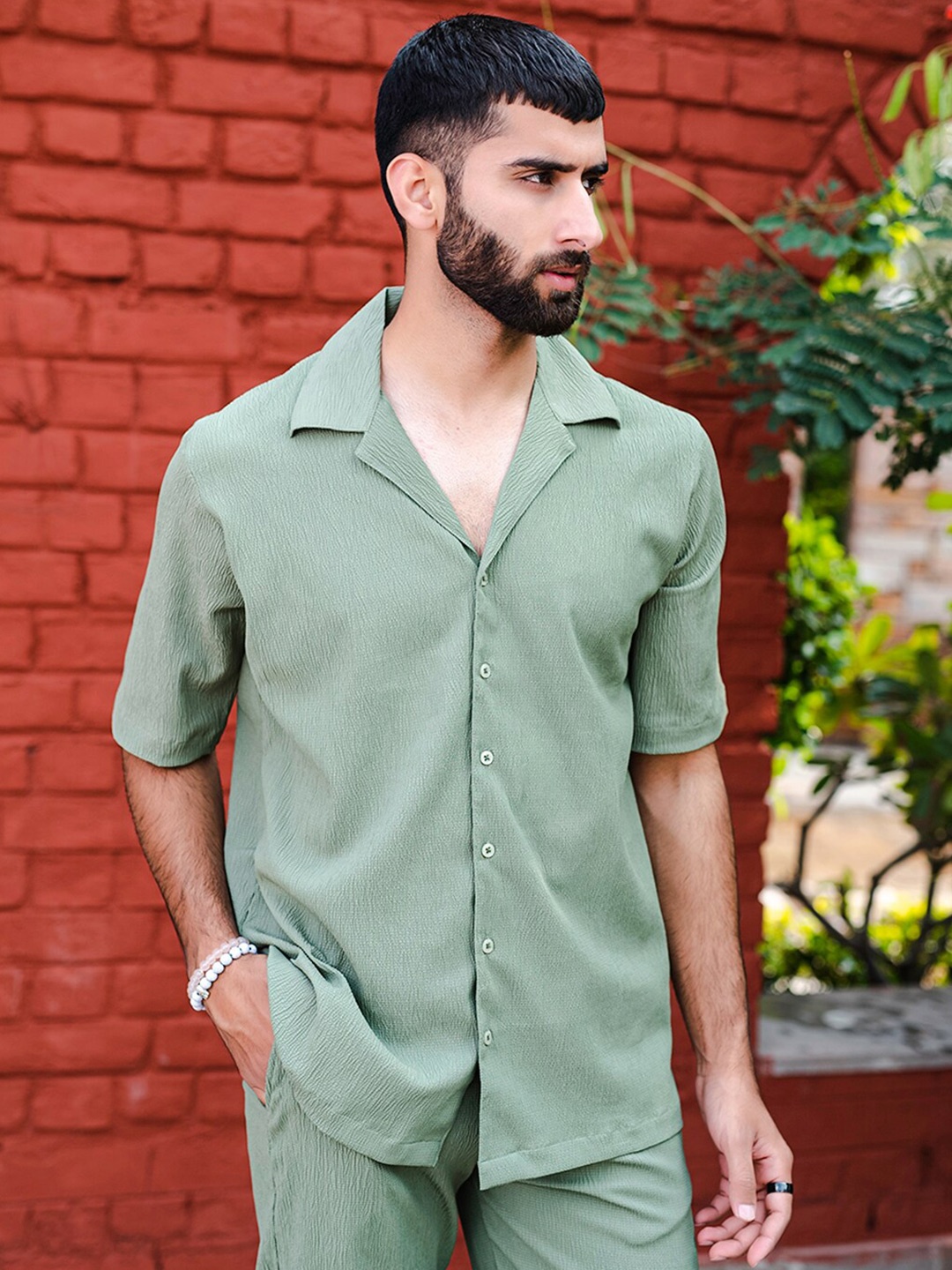 

Tistabene Men Olive Green Casual Shirt