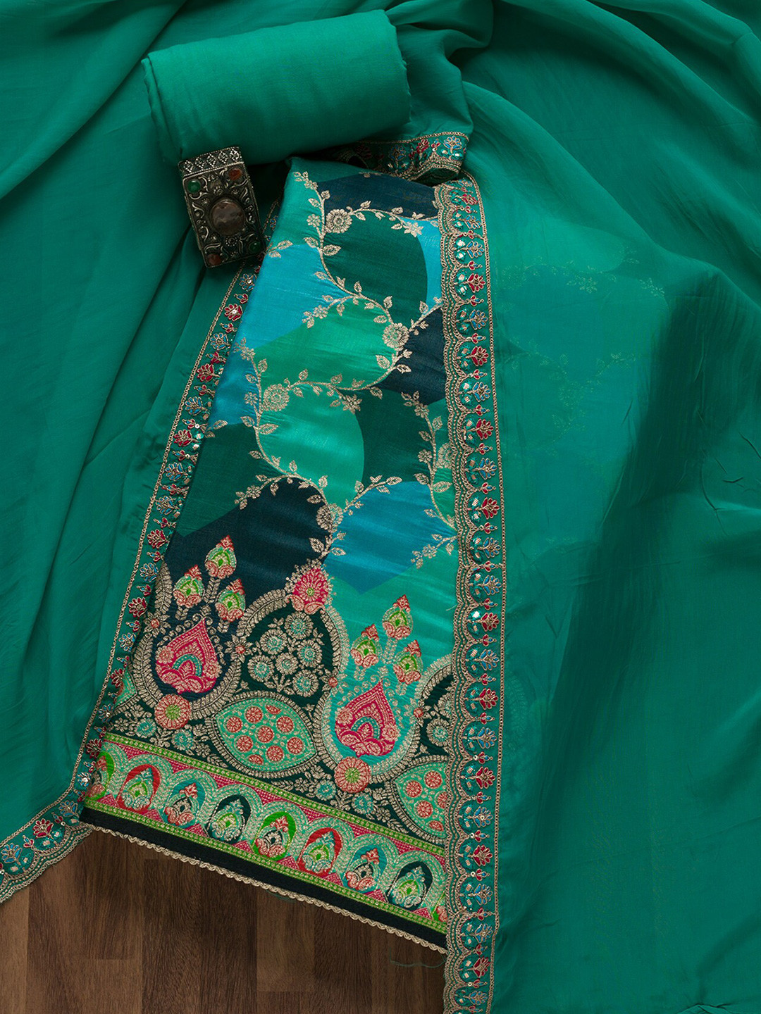

Koskii Ethnic Motifs Printed Sequinned Velvet Unstitched Dress Material, Green
