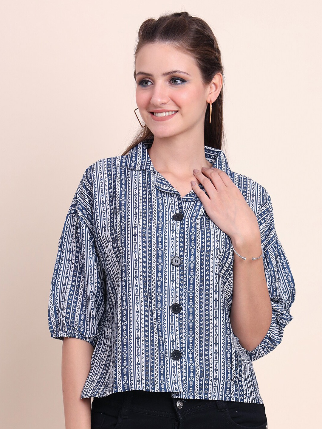 

VAIRAGEE Women Blue Classic Boxy Floral Printed Casual Shirt