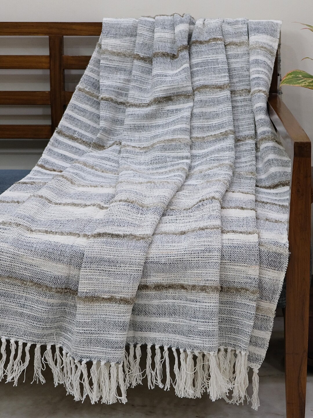 

DESIGN GAATHA Grey Striped Cotton Throws