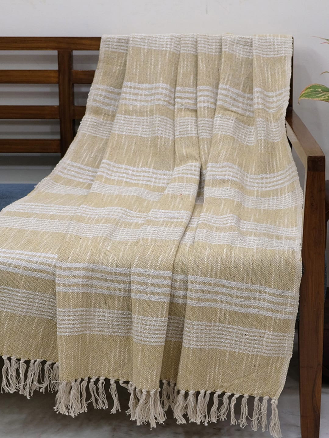 

DESIGN GAATHA Beige & Cream Coloured Striped Cotton Throws