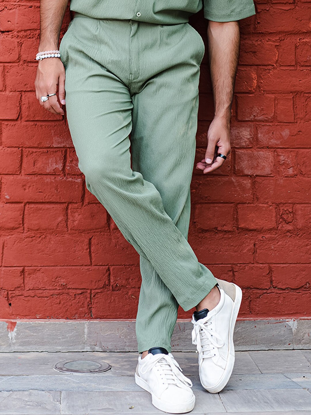 Tistabene Men Smart Textured Mid Rise Cotton Trousers, Olive