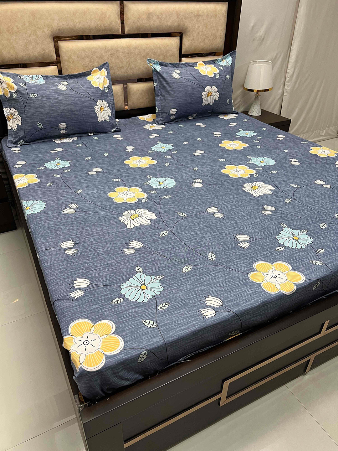 

Pure Decor Blue & White Floral Printed 164 TC Fitted King Bedsheet with 2 Pillow Covers