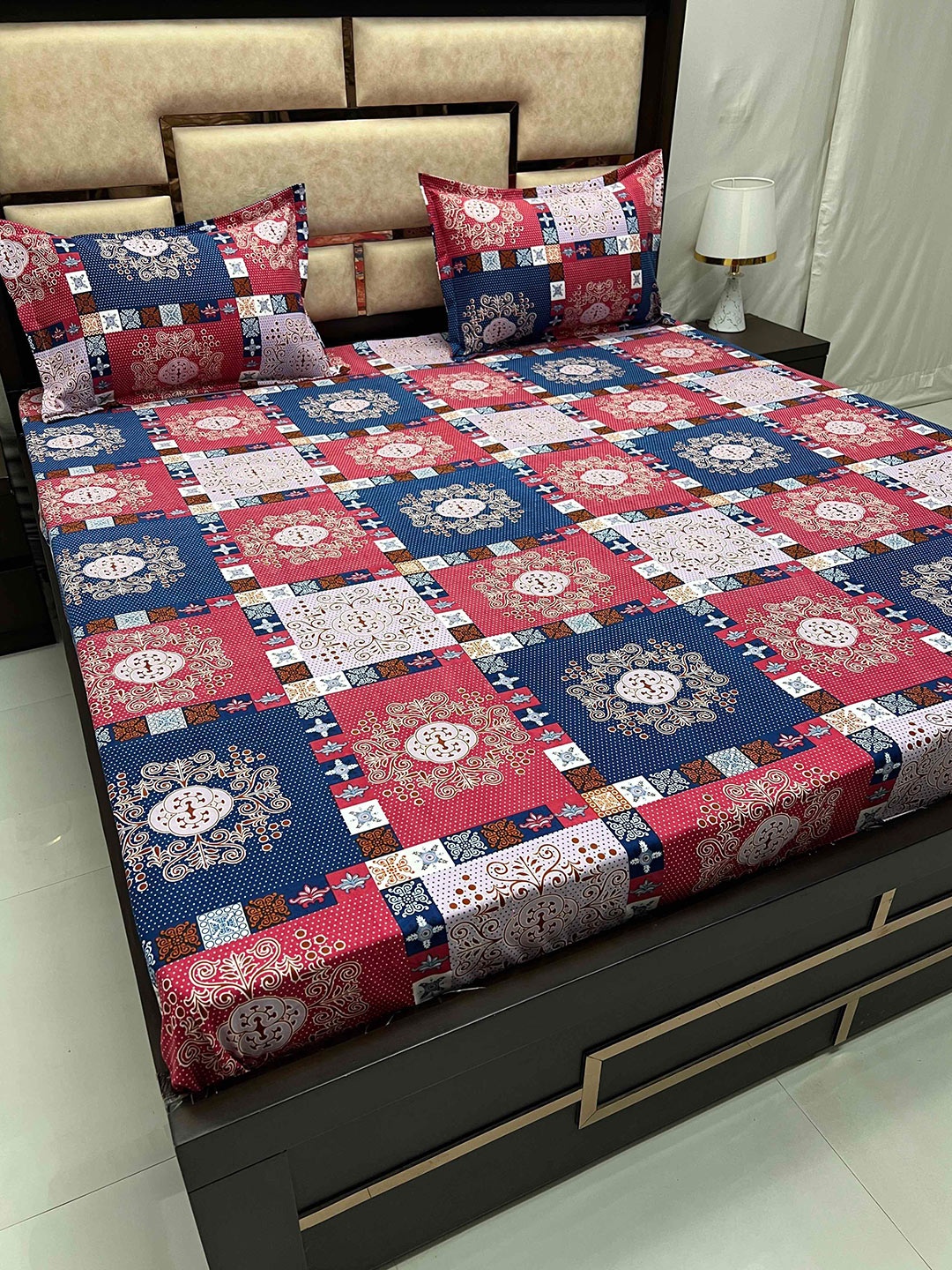 Pure Decor Red & Blue Printed 164 TC Fitted King Bedsheet with 2 Pillow Covers