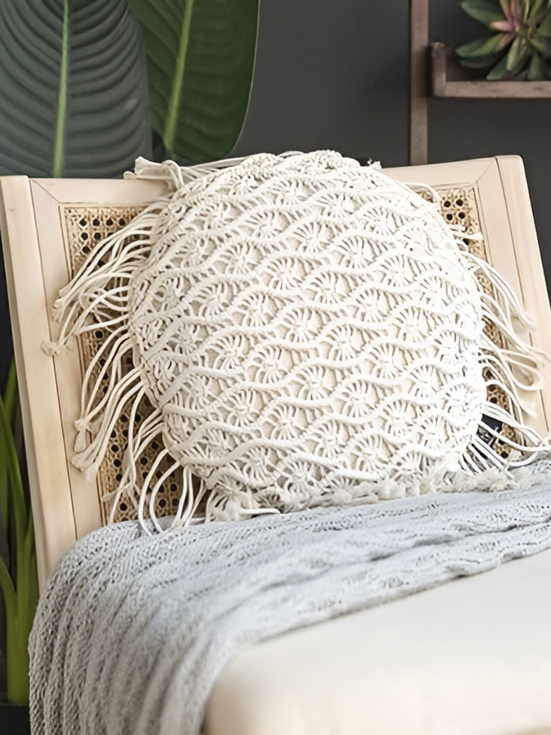 

Textile and Beyond Off White Cotton Round Cushion Covers
