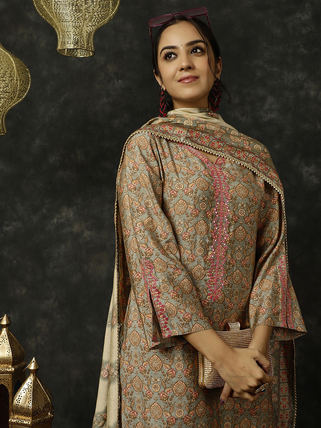 

Jaipur Kurti Foil Printed Kurta With Pants And Dupatta, Grey