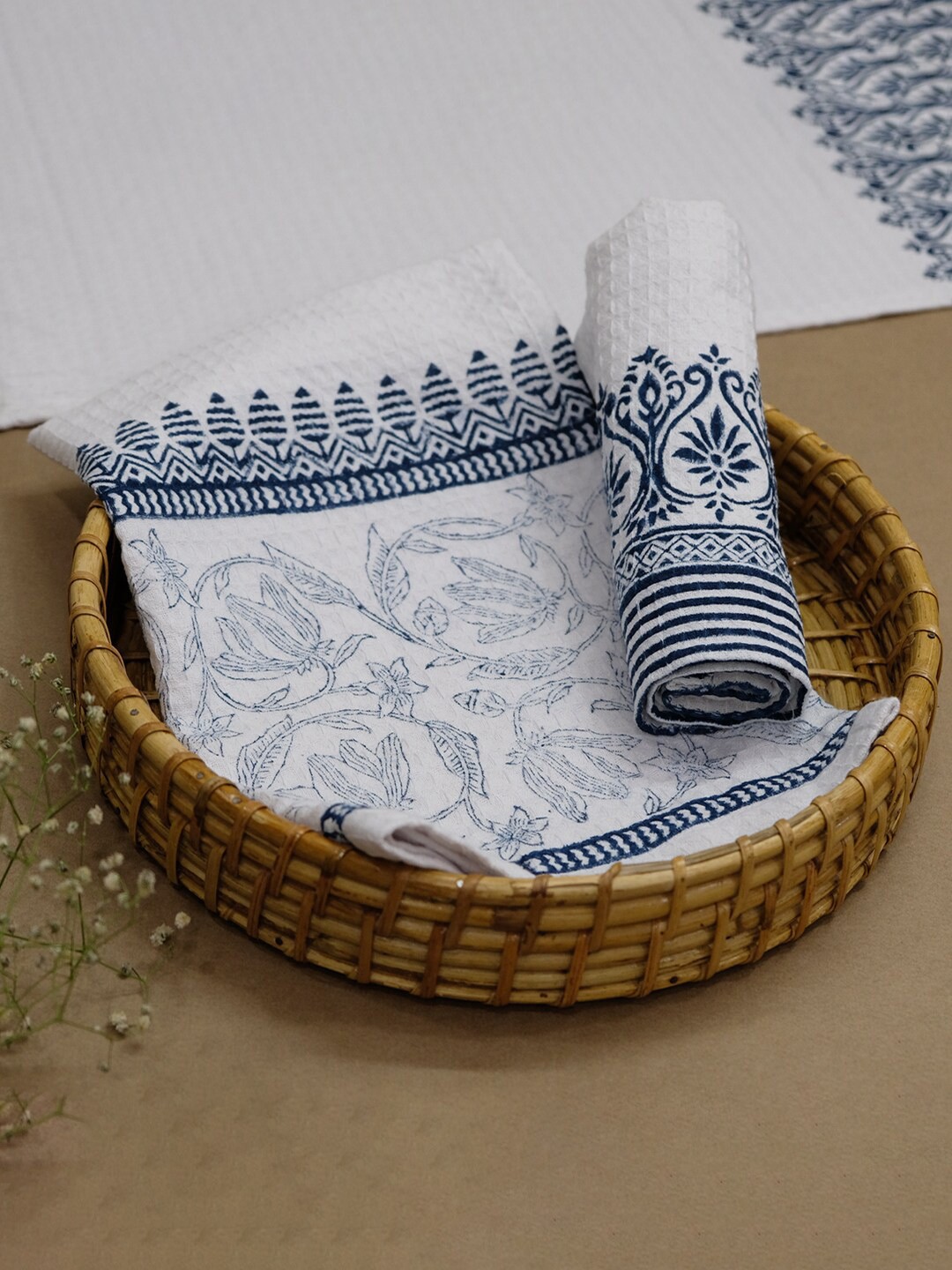 

DESIGN GAATHA Off White & Blue 2 Pieces Printed Cotton 350 GSM Hand Towels