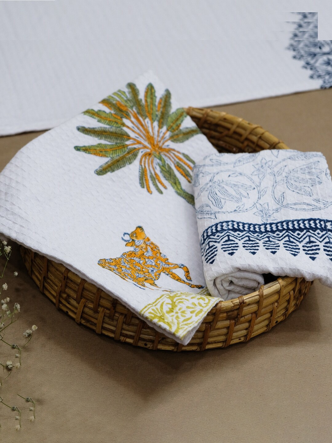 

DESIGN GAATHA Off White & Blue 2 Pieces Printed Cotton 350 GSM Hand Towels