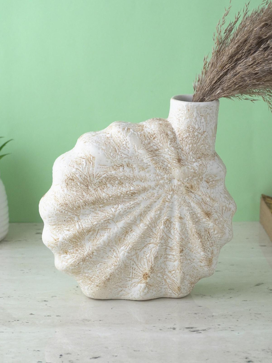 

The Decor Mart Brown Sprinkled Flower Ceramic Vase