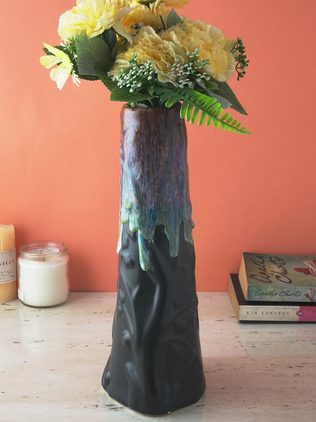 

The Decor Mart Black & Beige Textured Ceramic Vase
