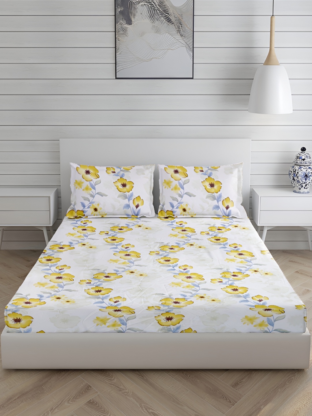 

HOMECRUST White & Yellow Cotton 200 TC Queen Fitted Bedsheet with 2 Pillow Covers