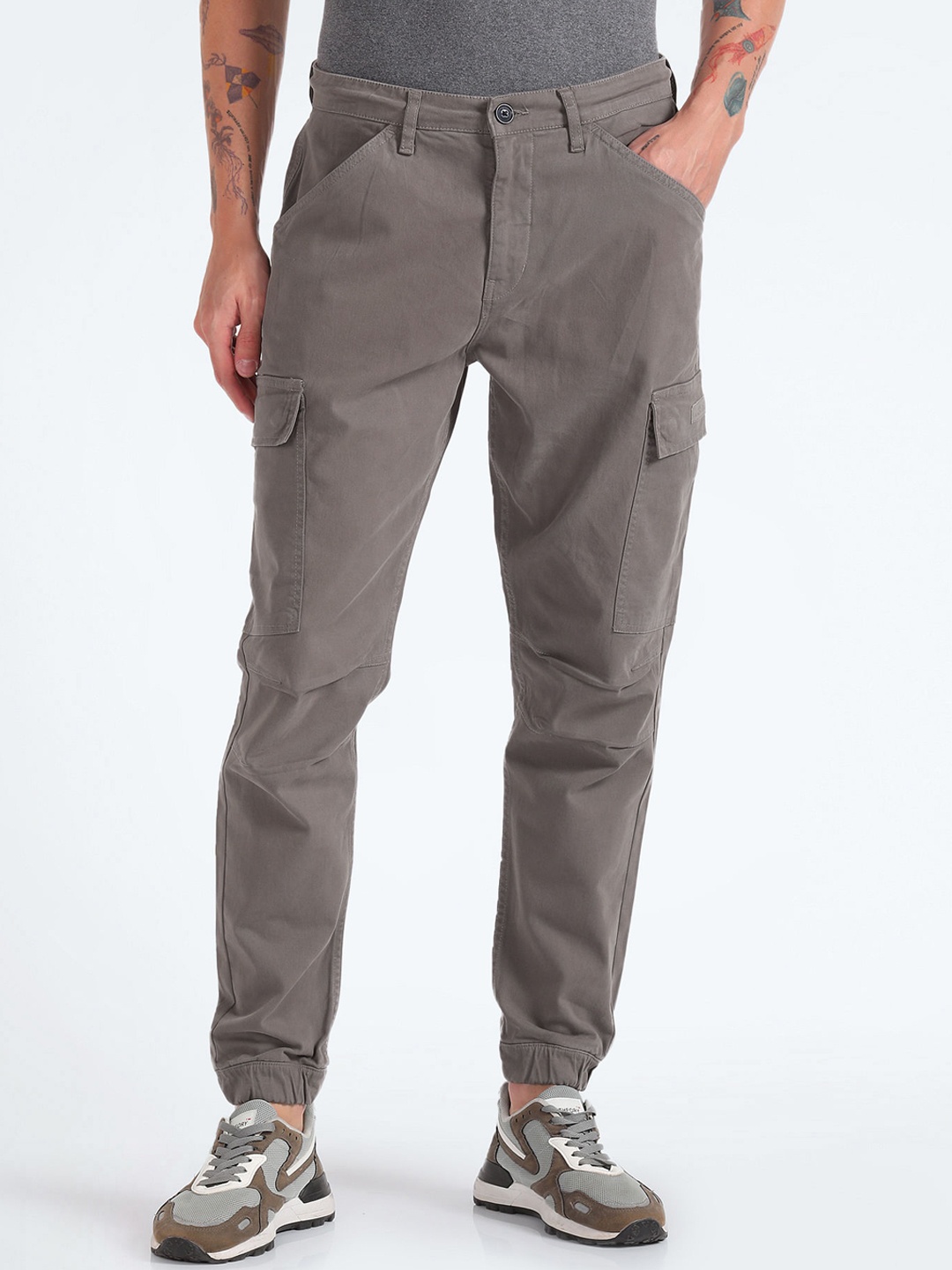 

Flying Machine Men Slim Fit Mid-Rise Joggers, Grey