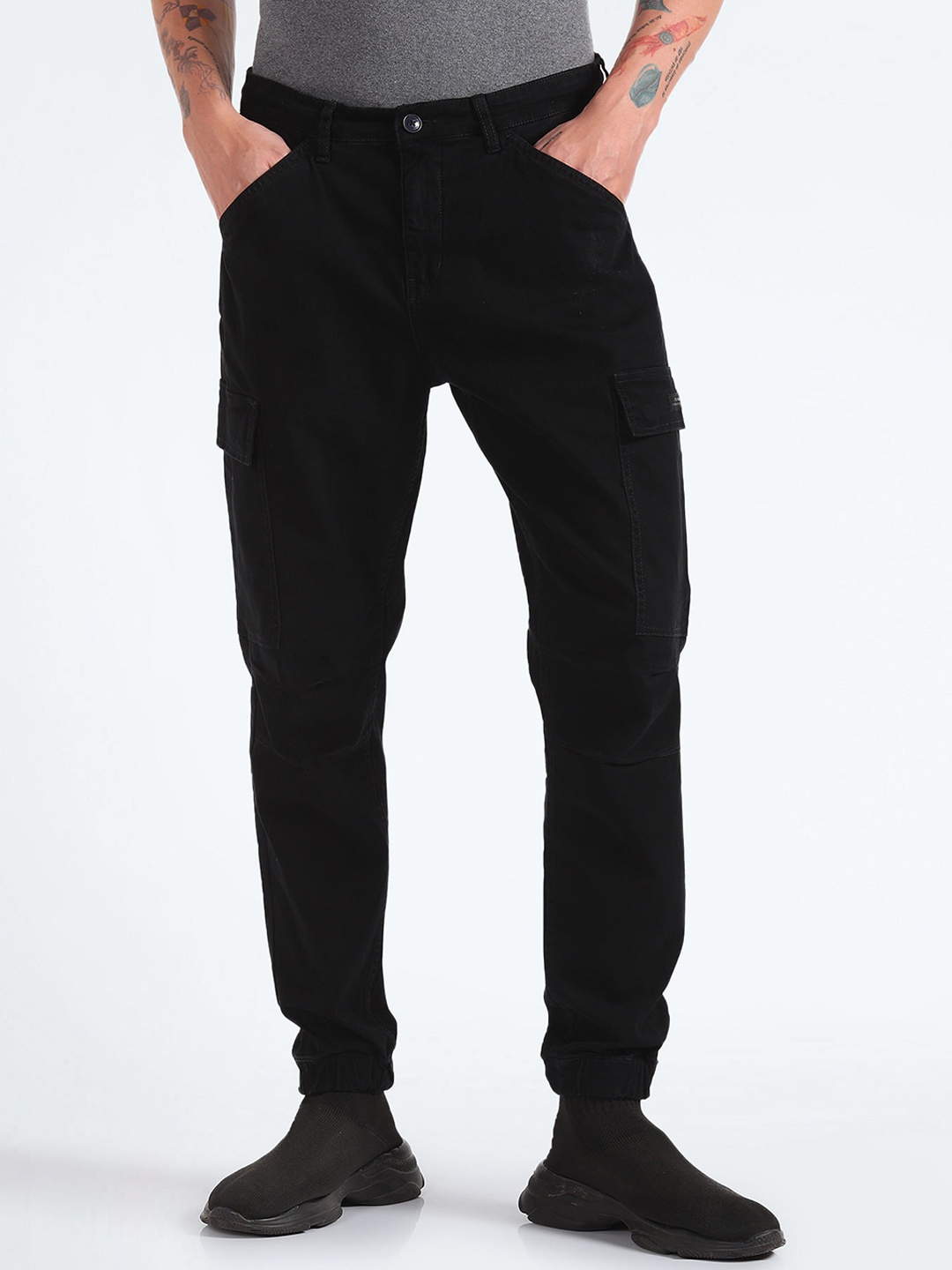 

Flying Machine Men Mid-Rise Slim Fit Cargos Trousers, Black
