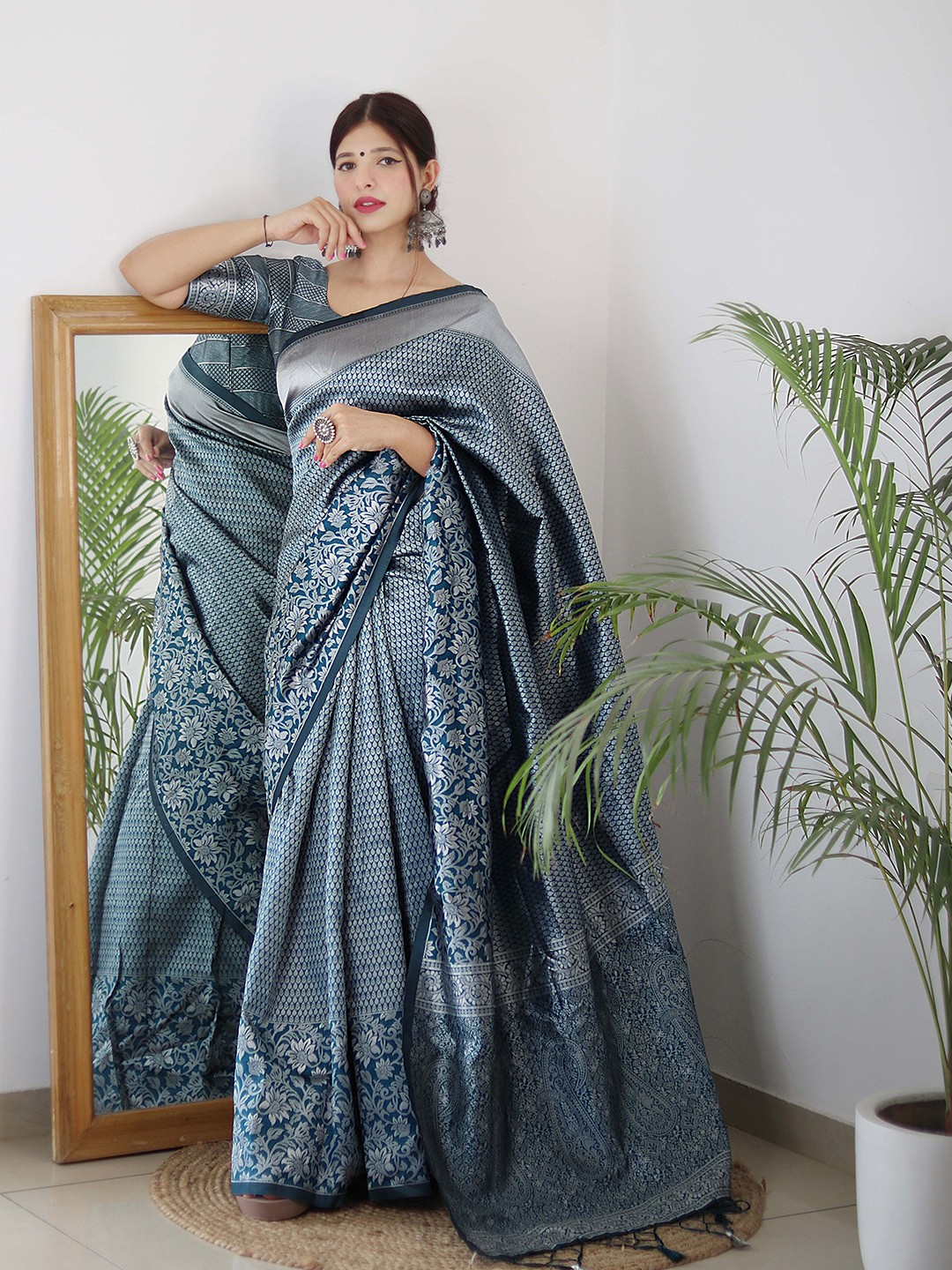 ALMAARI FASHION Ethnic Motifs Woven Design Zari Pure Silk Kanjeevaram Saree, Blue