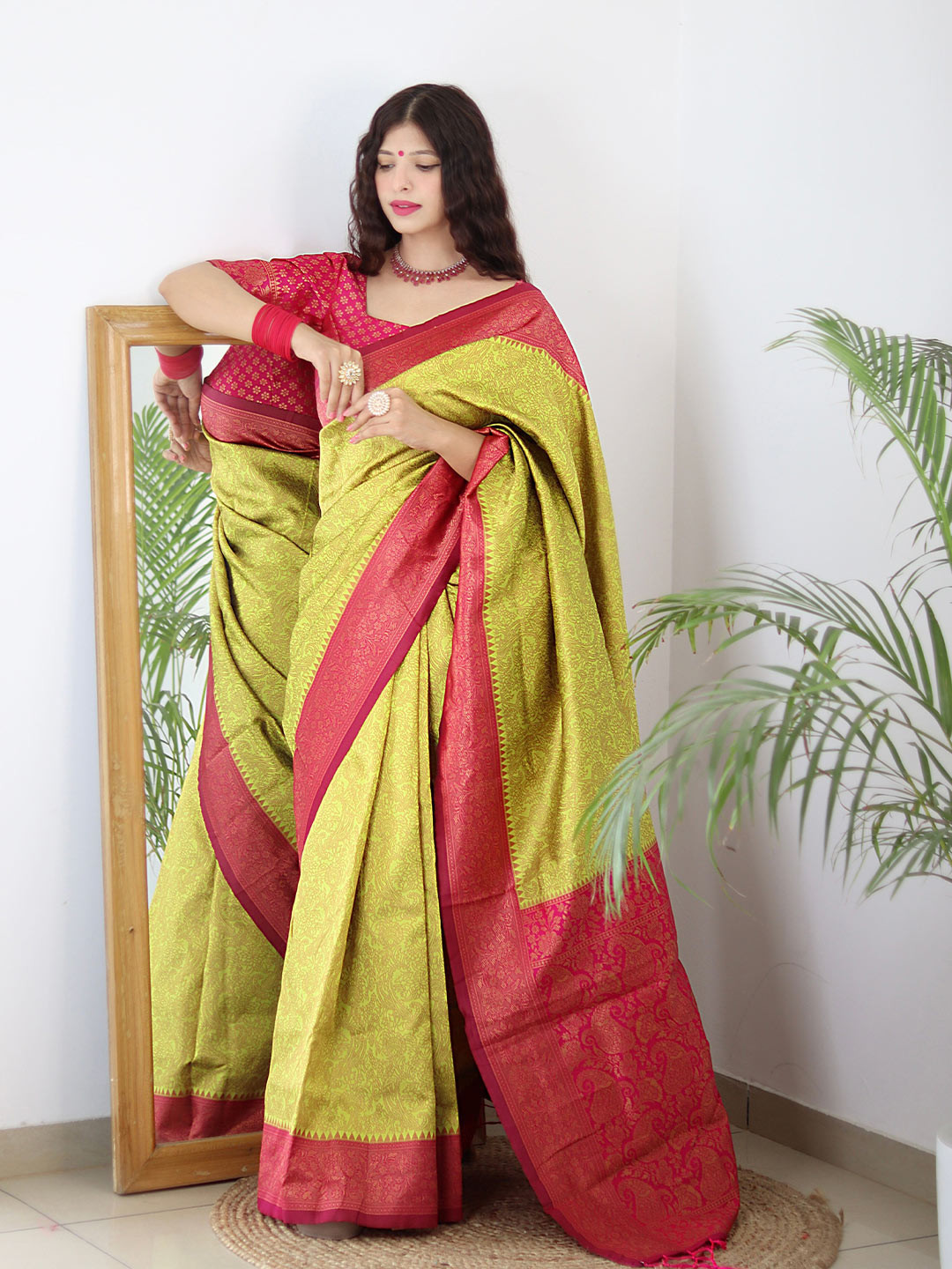 

ALMAARI FASHION Ethnic Motifs Woven Design Zari Pure Silk Kanjeevaram Saree, Green