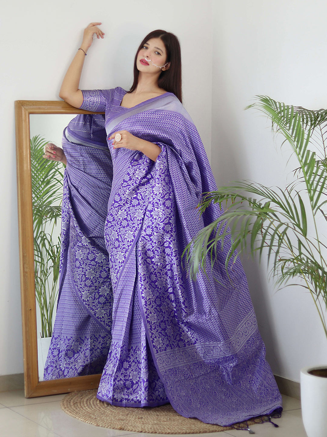 

ALMAARI FASHION Ethnic Motifs Woven Design Zari Pure Silk Kanjeevaram Saree, Lavender