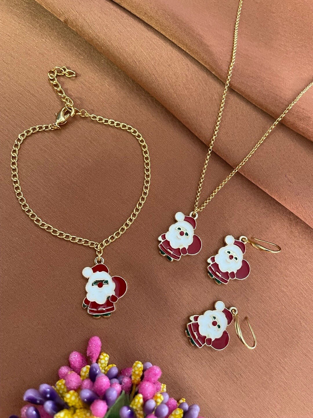 

Digital Dress Room Gold-Plated Santa Claus Charm Jewellery Set