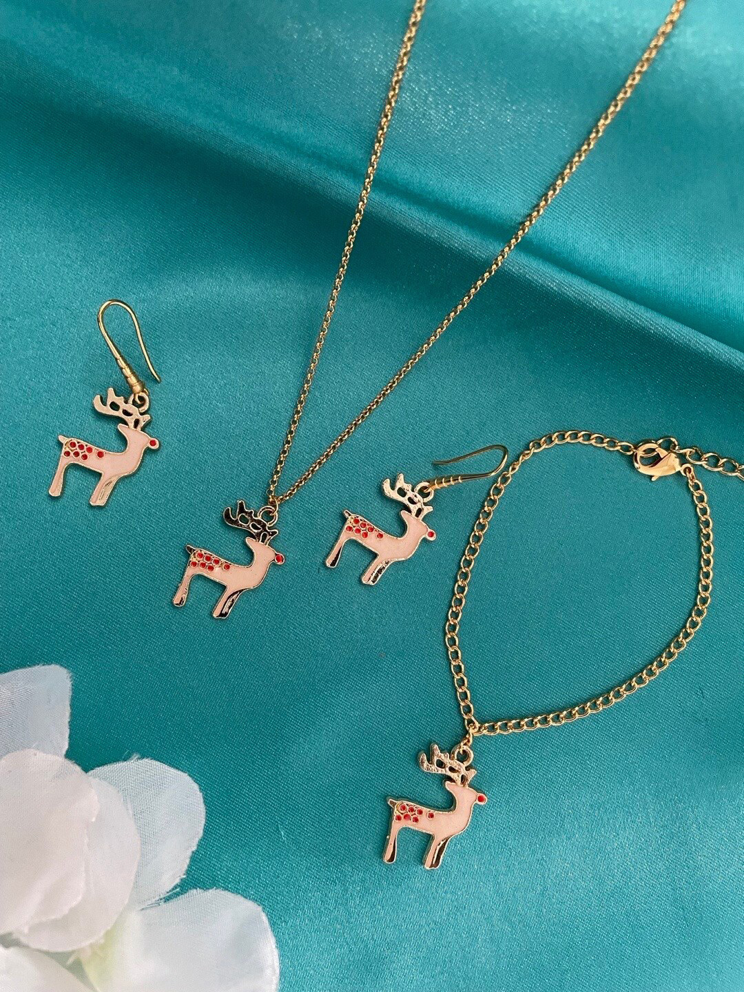 

Digital Dress Room Gold-Plated Jewellery Set