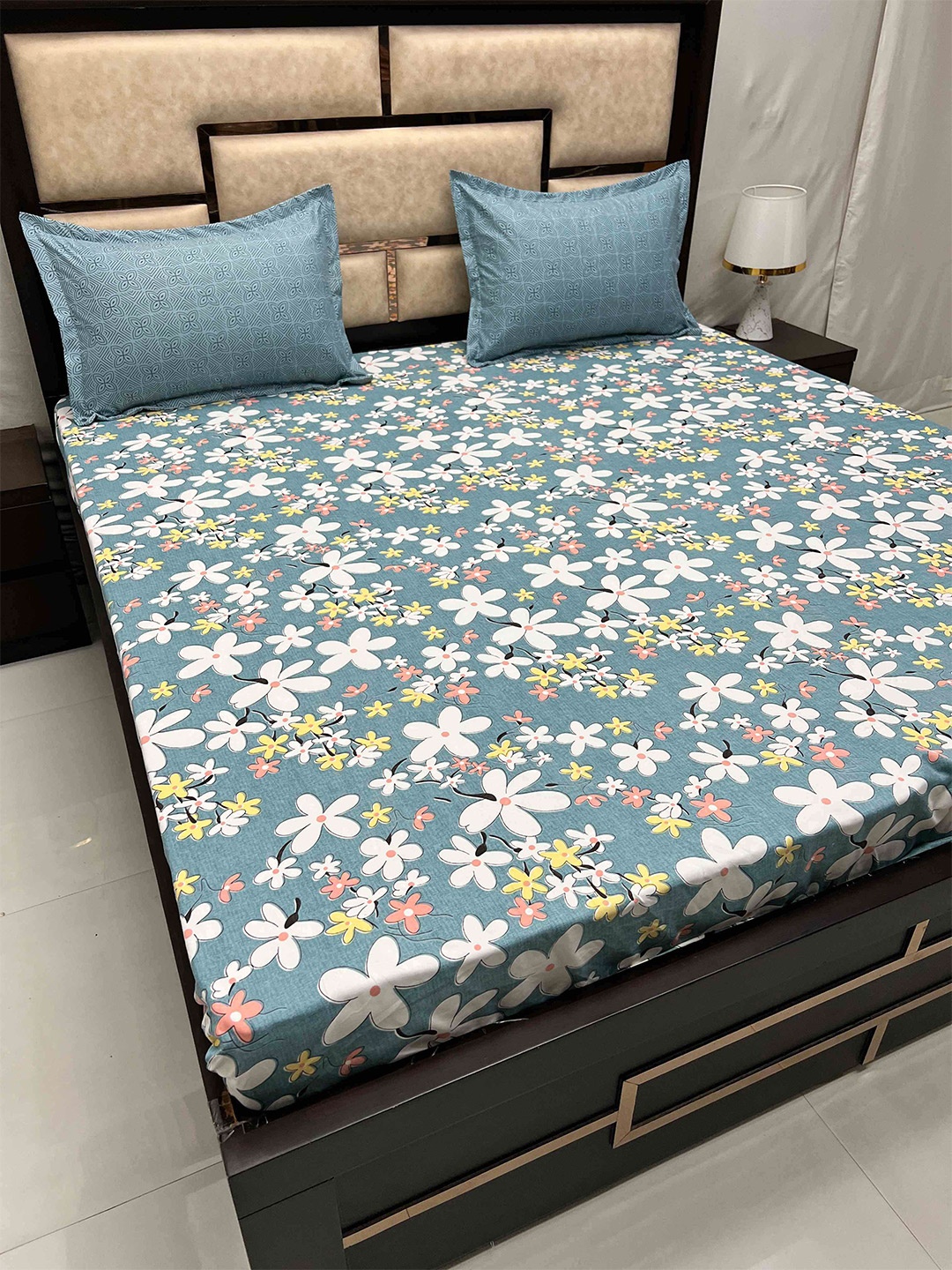 

Pure Decor Blue & White Floral Printed 250 TC King Bedsheet with 2 Pillow Covers