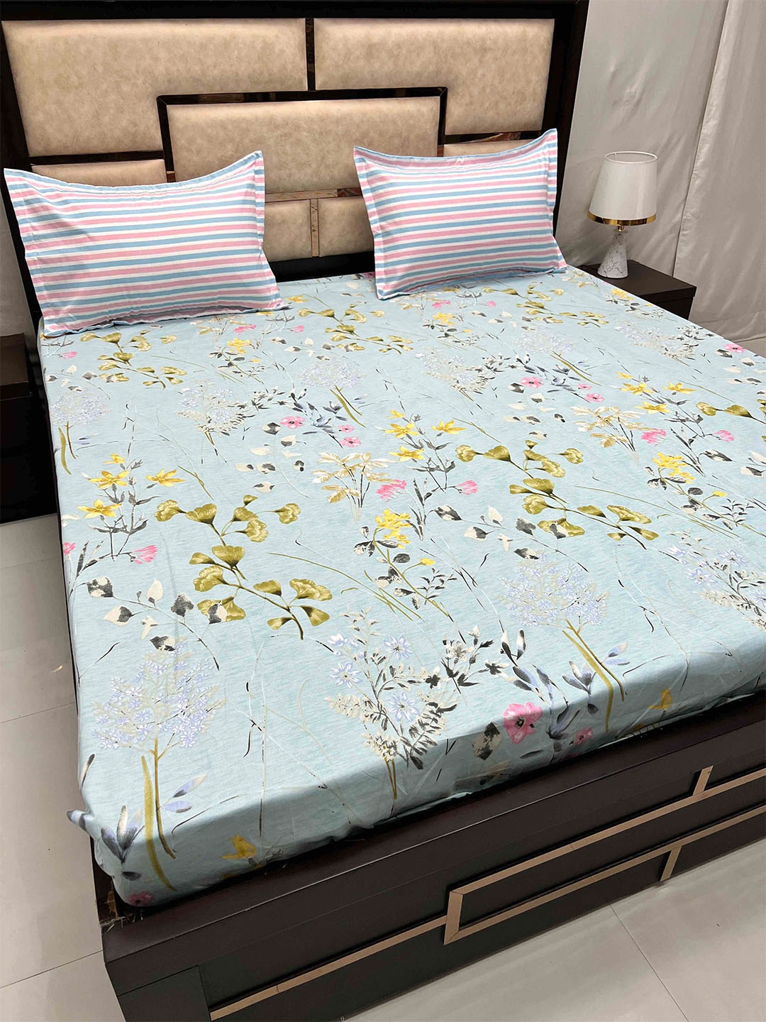 

Pure Decor Leisure Fur Blue & Pink Floral 250 TC King Bedsheet with 2 Pillow Covers