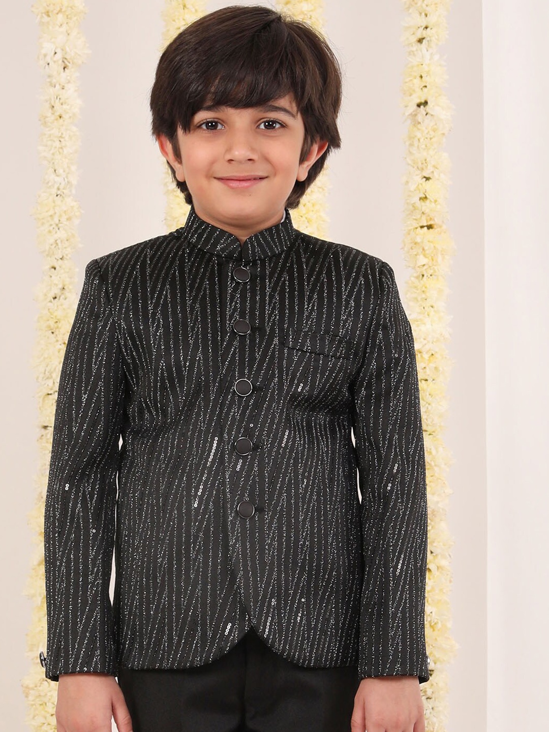VASTRAMAY Boys Self Design Single-Breasted Slim-Fit Blazer, Black
