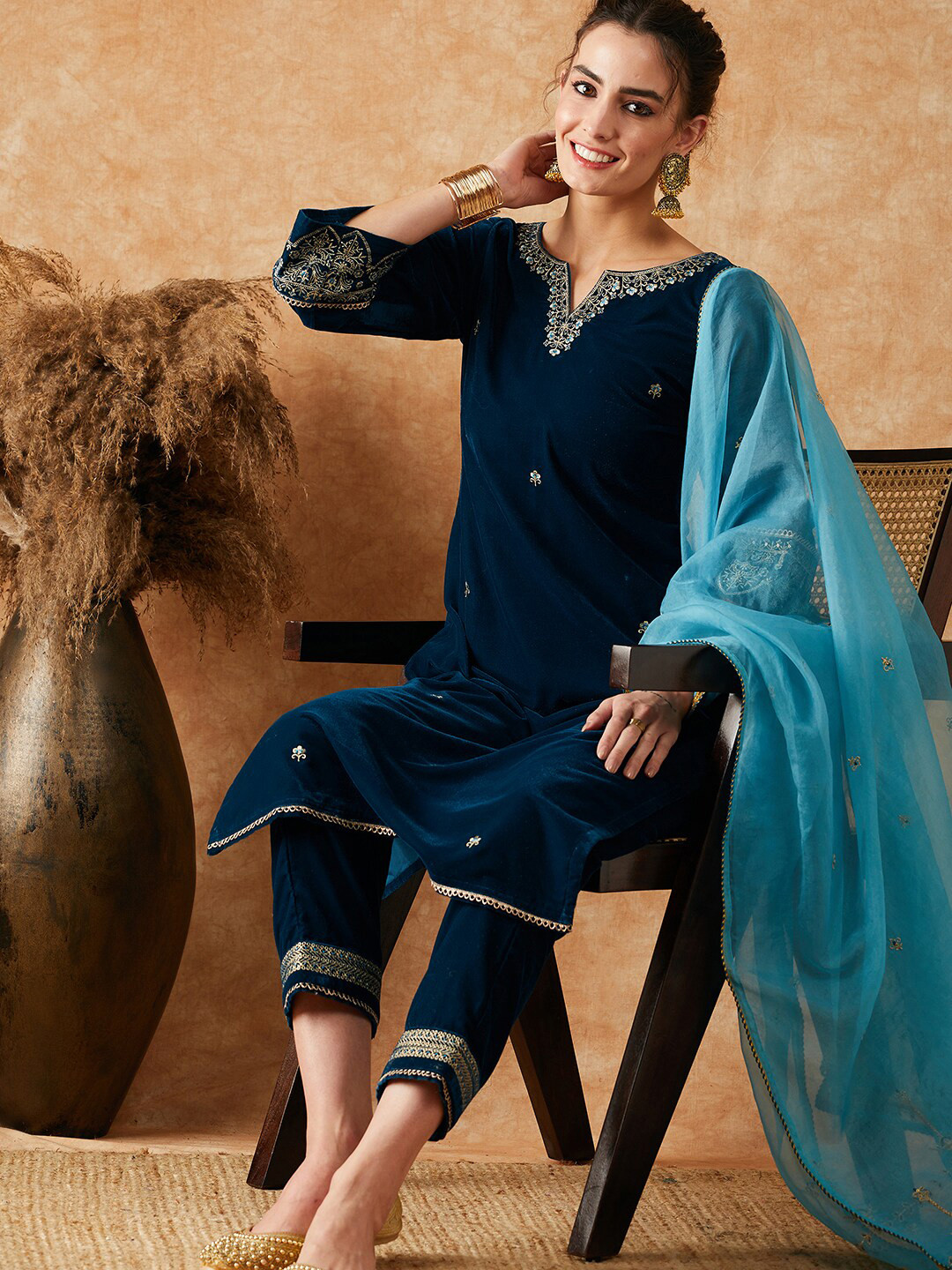 

Sangria Embroidered Sequinned Velvet Kurta With Trousers & Dupatta, Turquoise blue