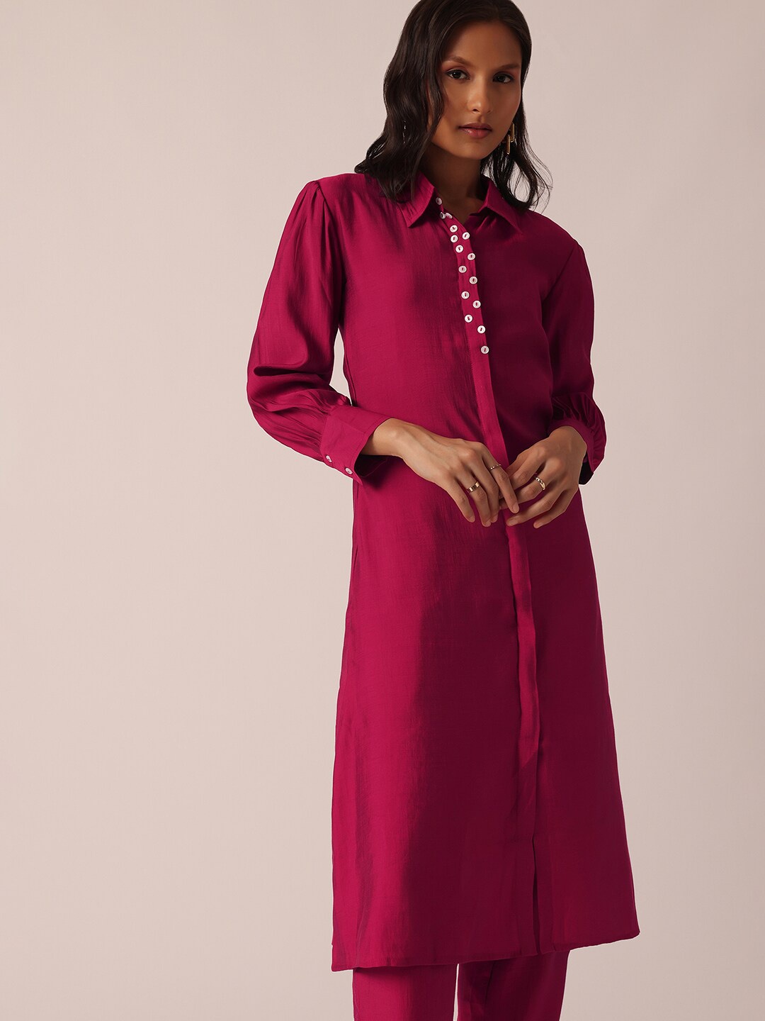 

KALKI Fashion Round Neck Crop Top & Trouser With Jacket, Red