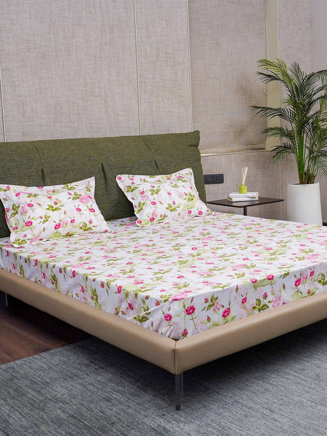 

URBAN SPACE King Fitted Bedsheet With 2 Pillow Covers, White