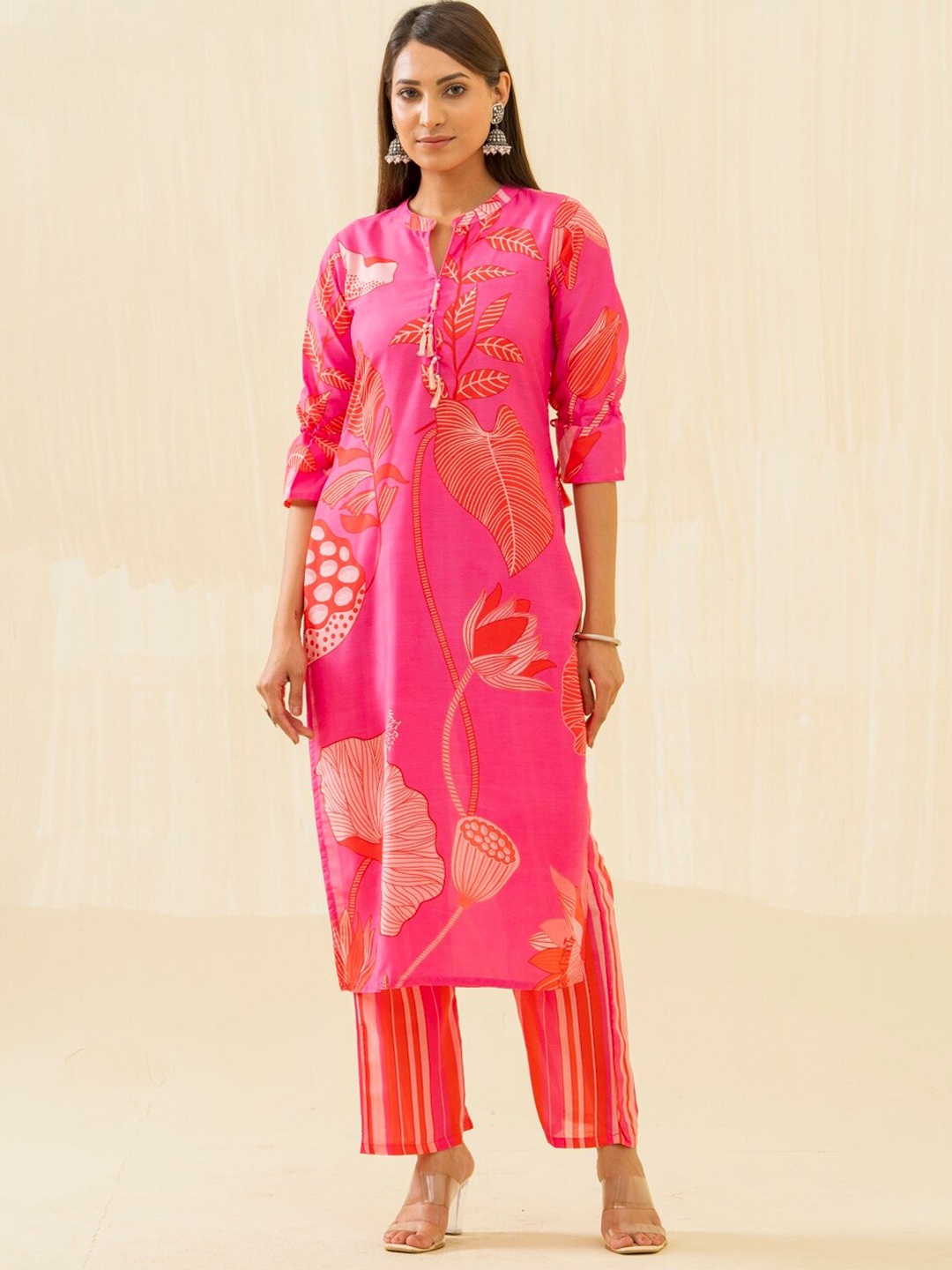 

Sangria Floral Printed Mandarin Collar Straight Kurta & Trousers, Pink