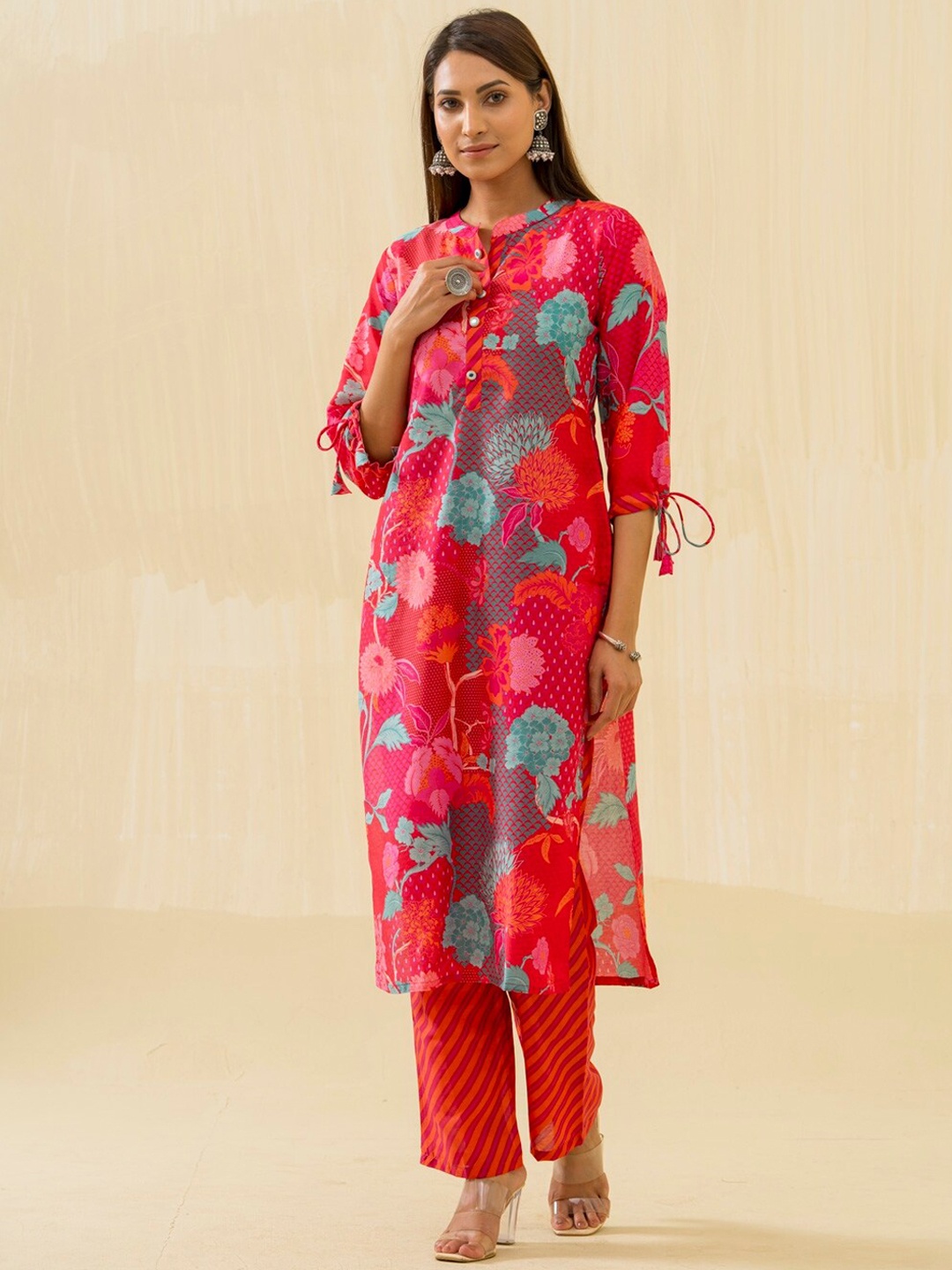 

Sangria Floral Printed Mandarin Collar Straight Kurta With Trouser, Red