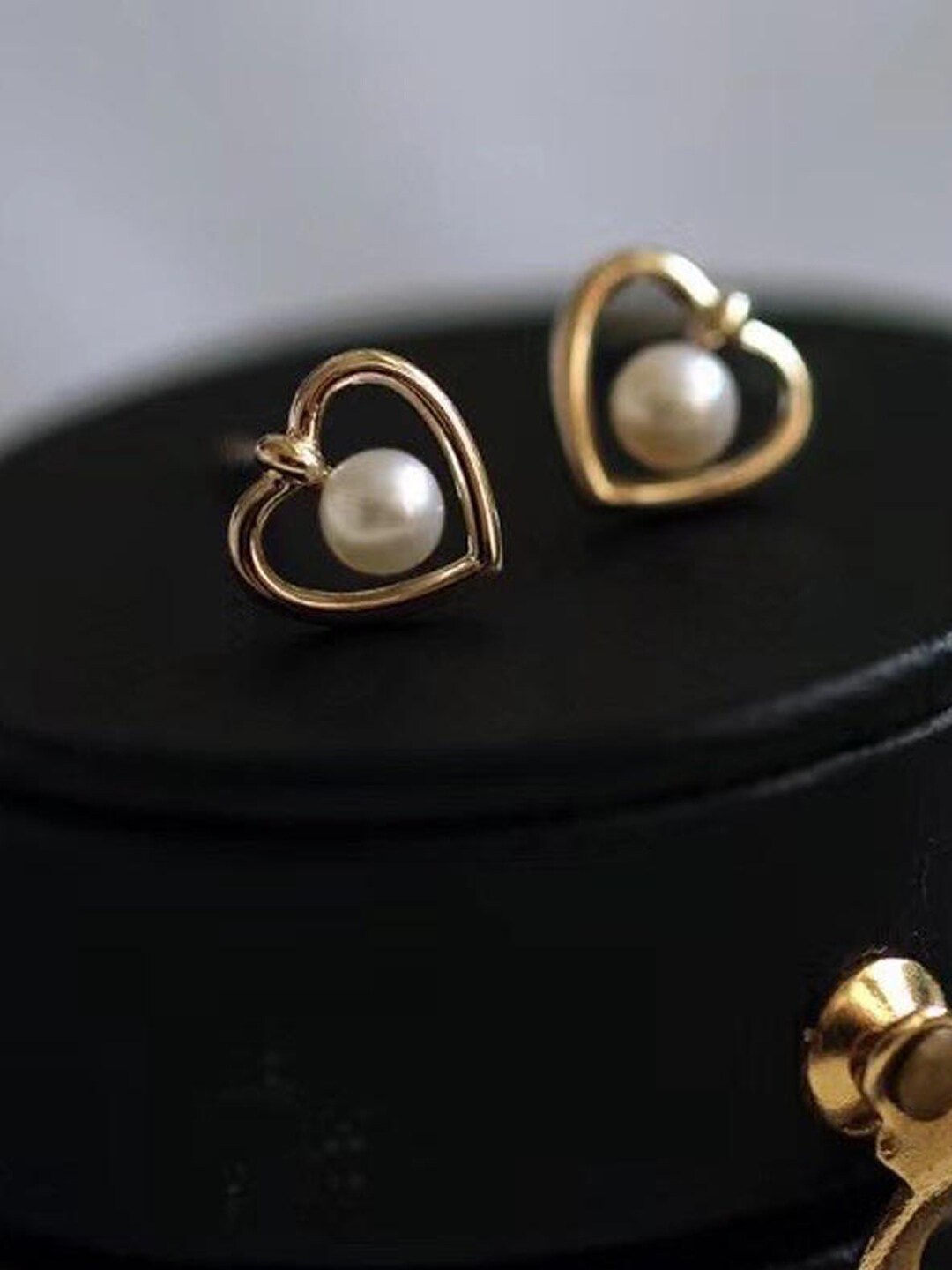 

VAGHBHATT Gold-Plated Pearl-Studded Heart Shaped Studs Earrings