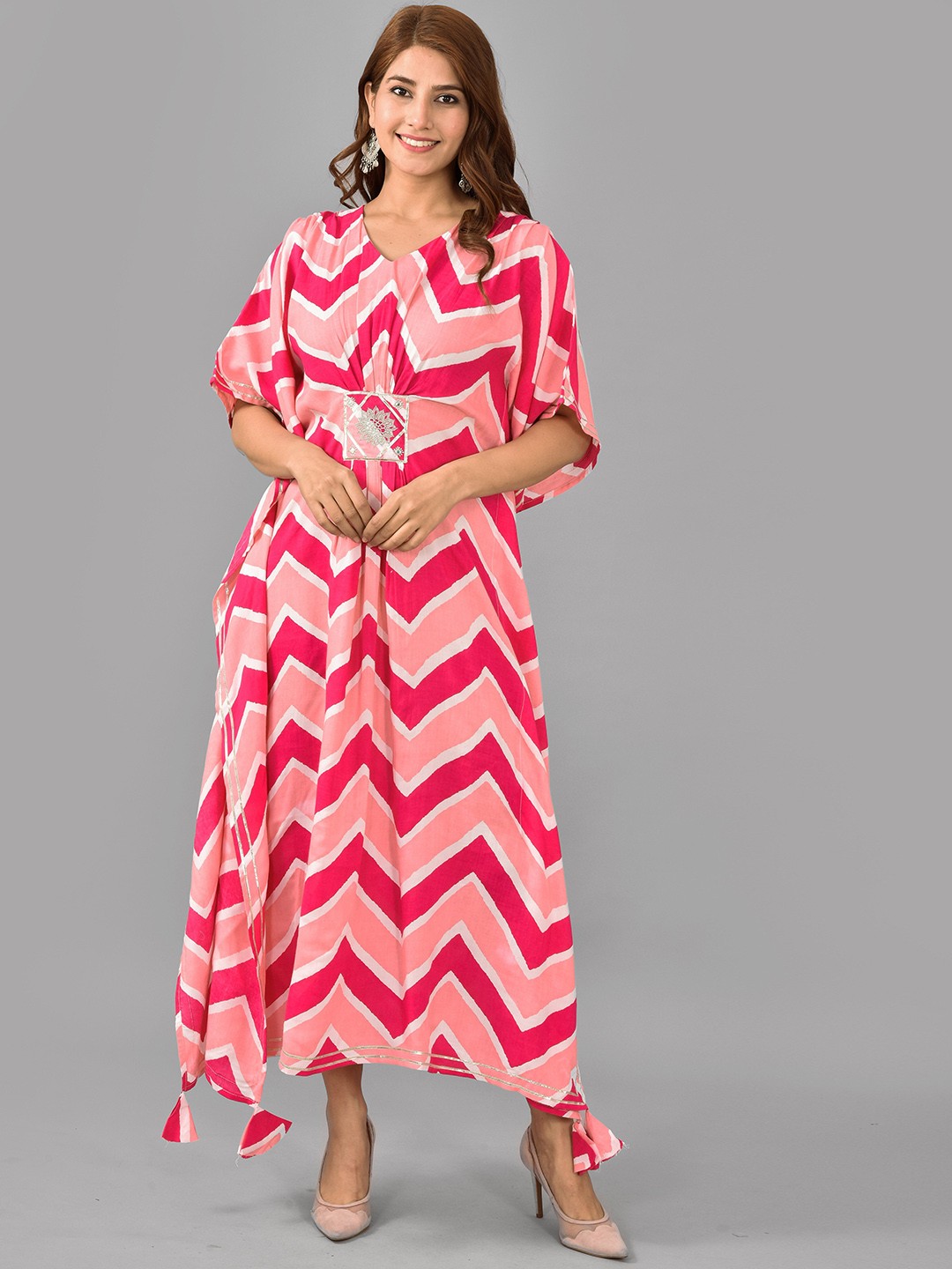 

AAYUMI Leheriya Printed V-Neck Kaftan Kurta, Pink