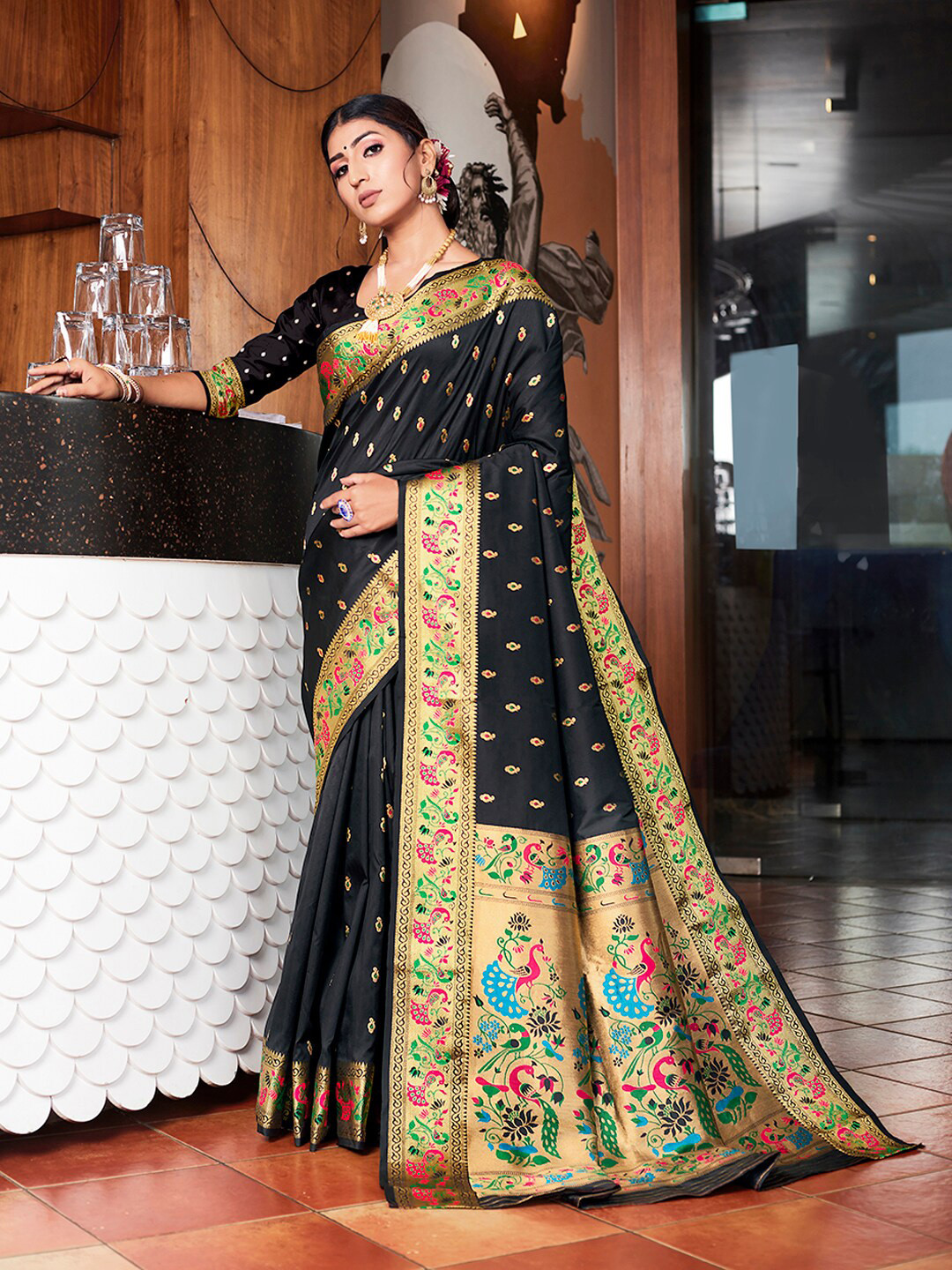 

JUST FASHION Woven Design Zari Paithani Saree, Black