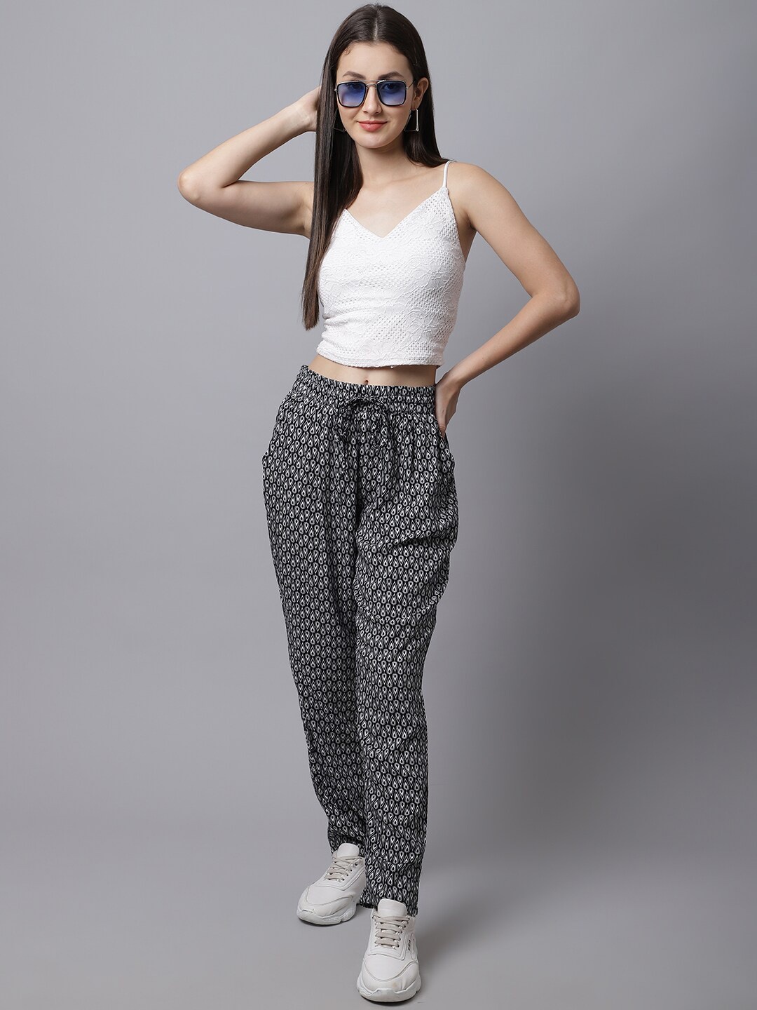 

DressBerry Women Black & White Relaxed Fit Ethnic Motifs Printed Regular Trousers