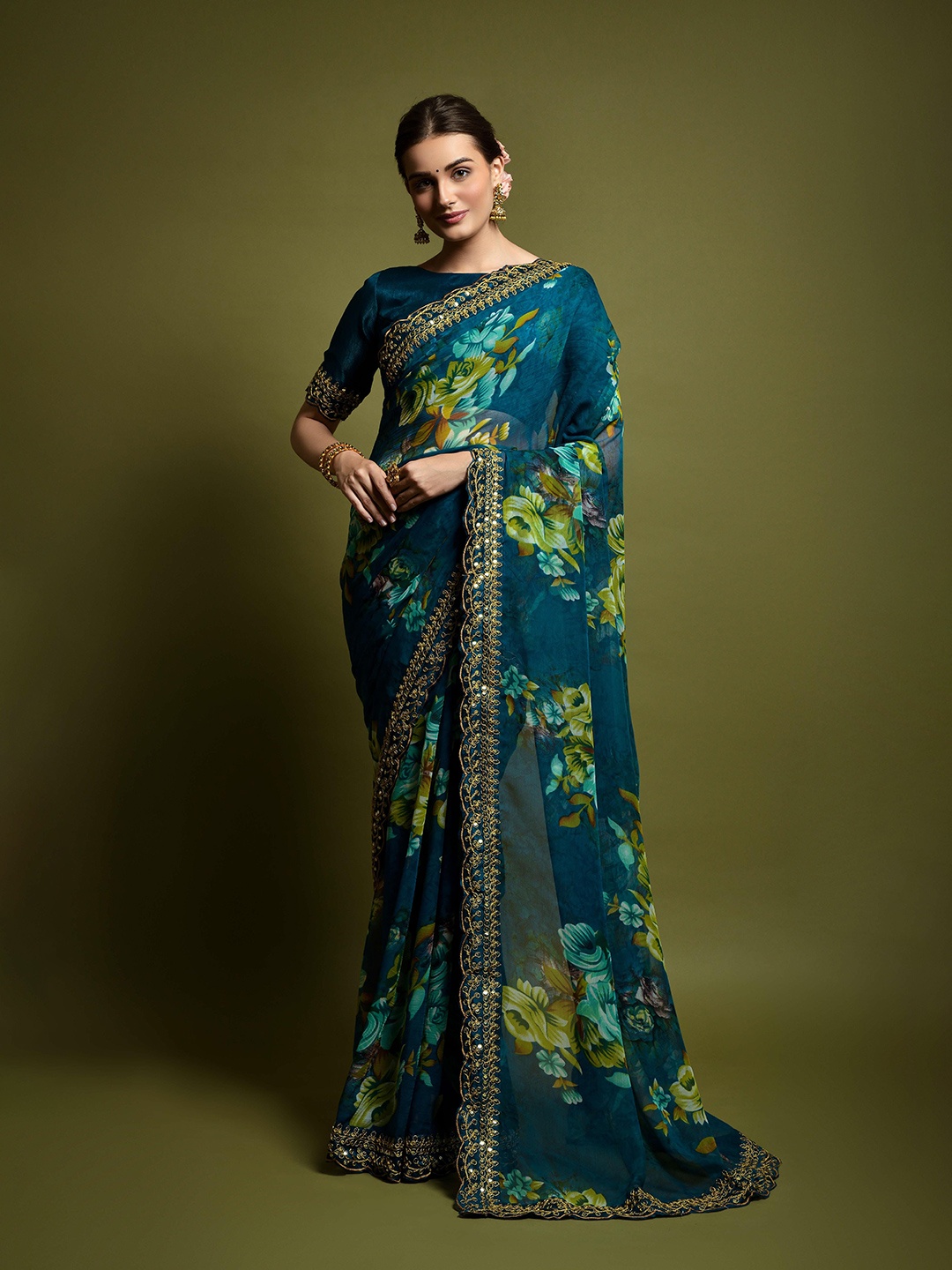 

DWINI Floral Embroidered Pure Georgette Saree, Blue