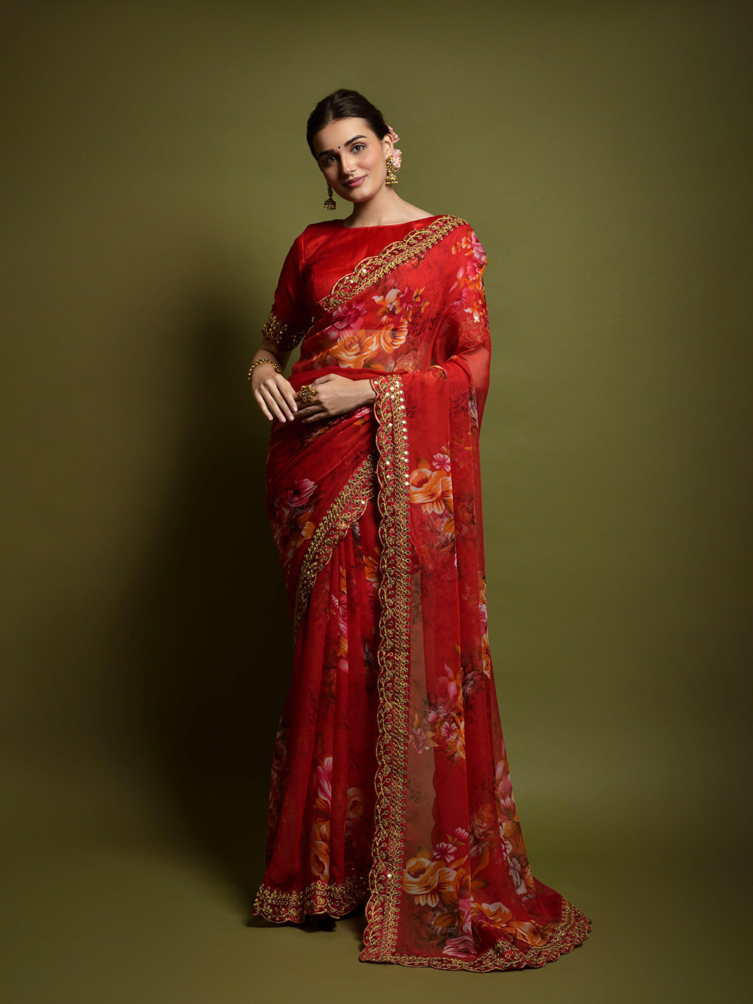 

DWINI Floral Embroidered Pure Georgette Saree, Red